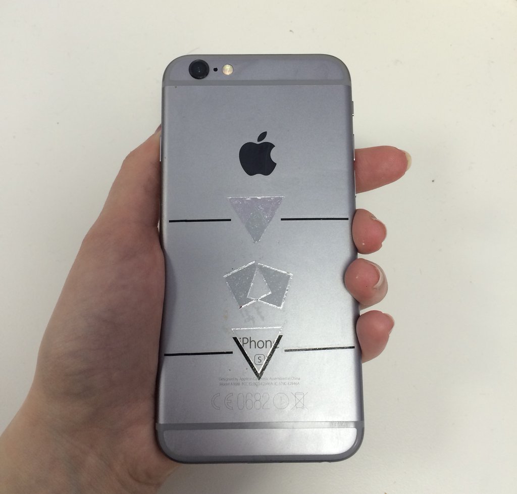 Customiser simplement et rapidement votre Iphone avec des tatouages temporaires