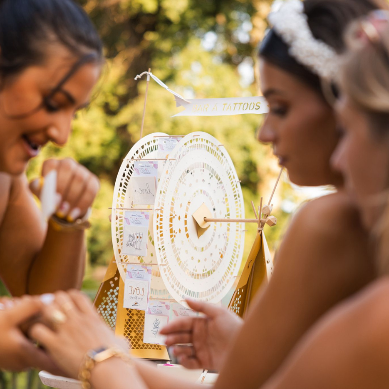 Bar à tatouages : 5 raisons d’opter pour cette animation tendance pour un mariage
